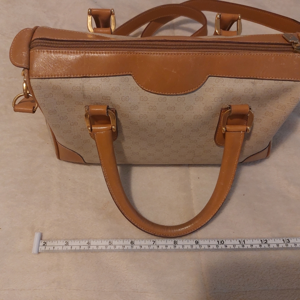 Authentic Vintage Gucci Body Bag - Picture 9 of 14